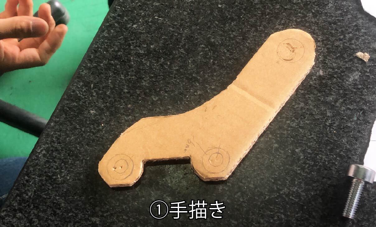 写真：段ボールを型抜きした画像